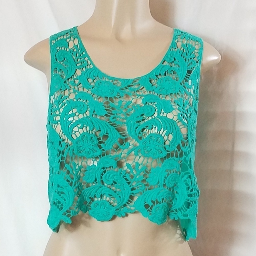 𝅺SAY What? Open Back Cropped Lace Tank